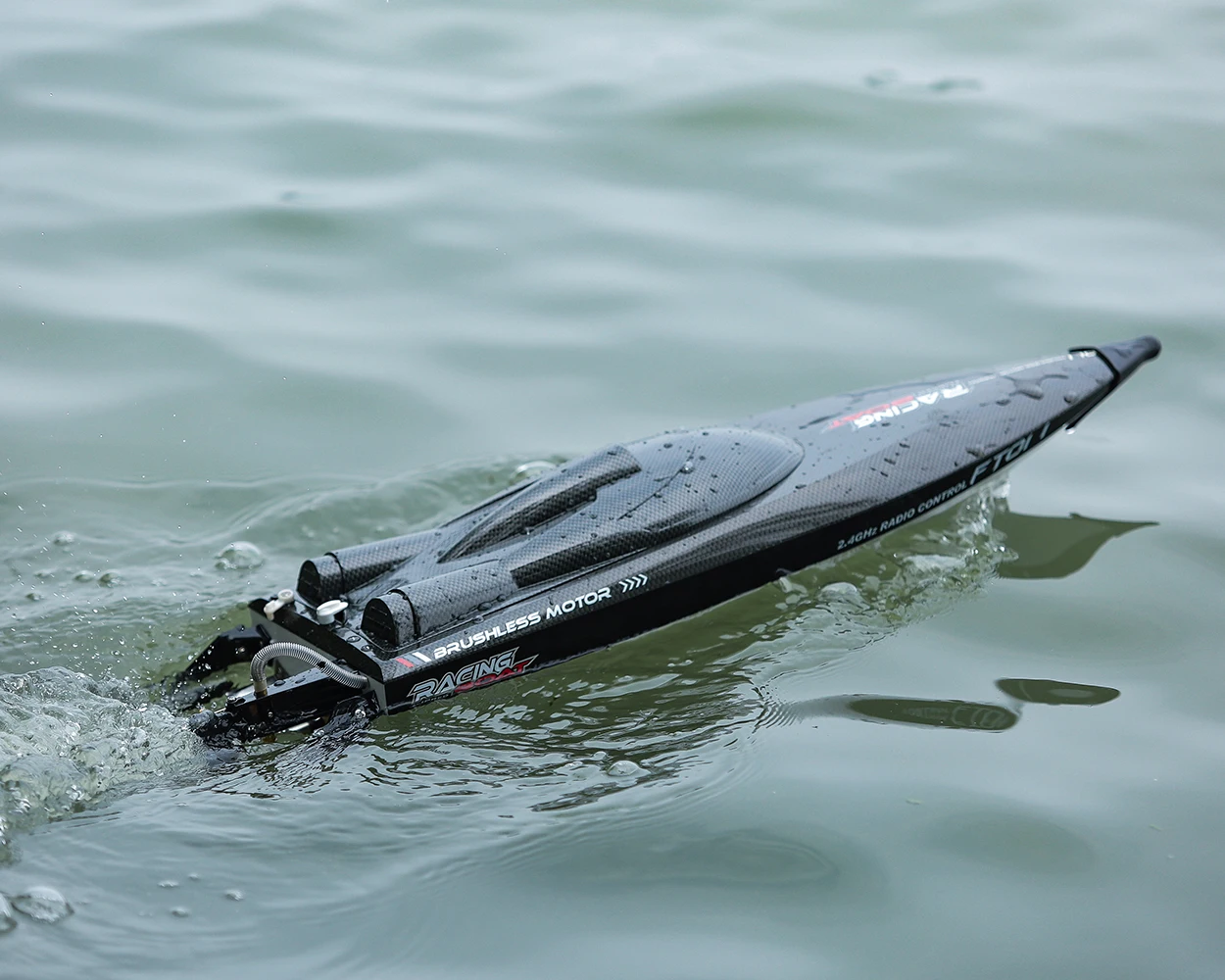 скоростная лодка feilun ft011 ft012 с диста