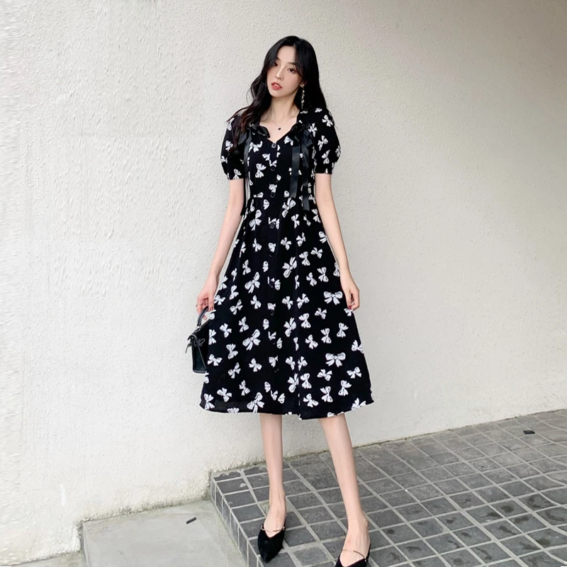 

Женское летнее платье с цветочным принтом, высокой талией и V-образным вырезом