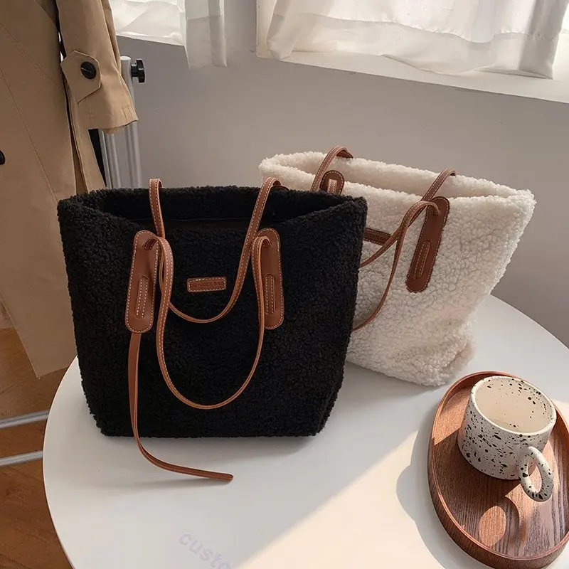 

High-volume Faux Fur Women's Bags Luxury Big Women Shoulder Bag 2021 Winter New Tote Bag Ladies Women's Handbags Designer Bag