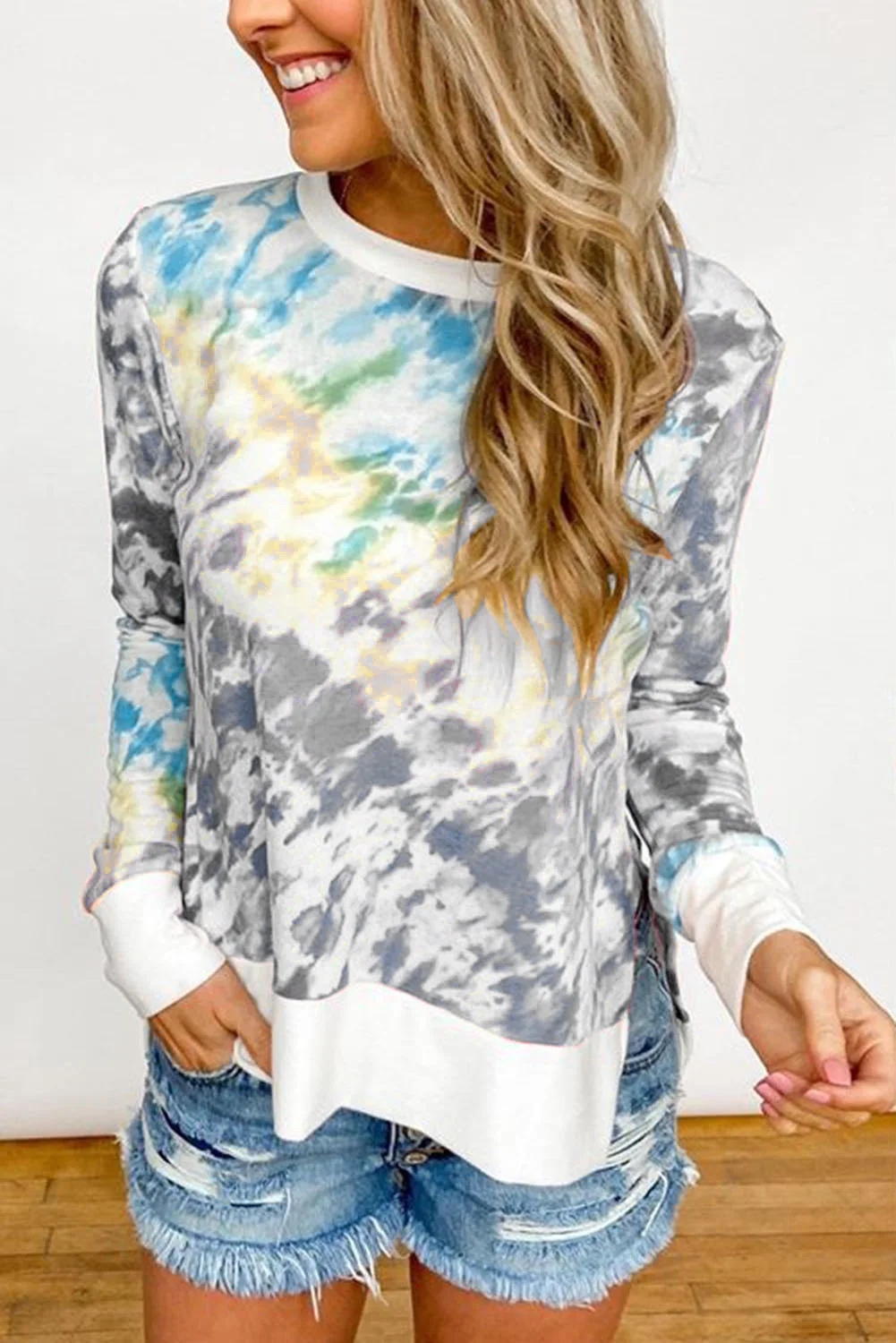 

Autumn and winter 2021 women's tie dye printing gradient round neck long sleeve T-shirt