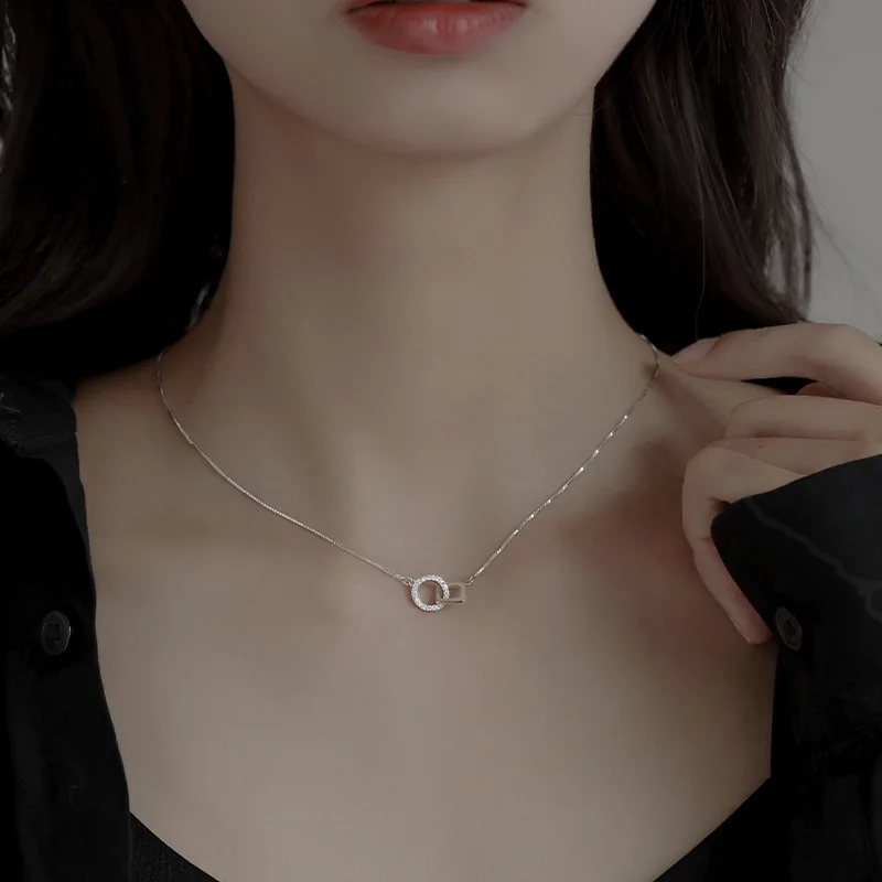 

Interlocking Necklace for Women Clavicle Chain Cold Wind Ins Simple Temperament Light Luxury Niche Design Fashion Jewelry