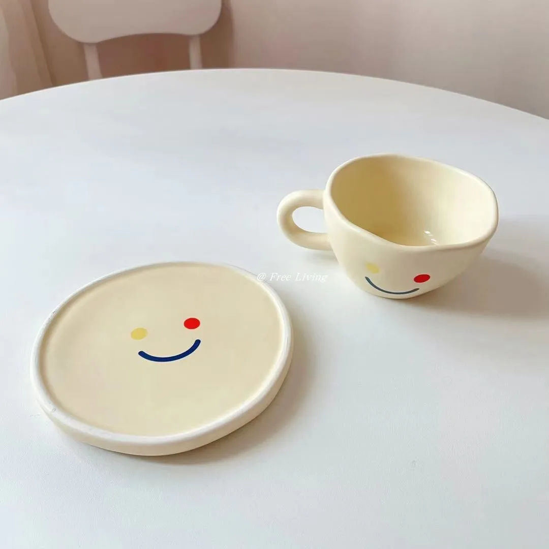 Белый Kawaii милые смайлик кружка с лицом классический Кофе чашка еды блюдцем Набор