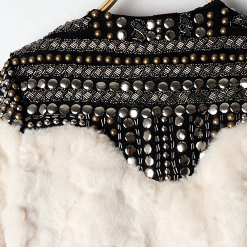 Женское пальто с кроличьим мехом бежевое толстое теплое длинным рукавом и