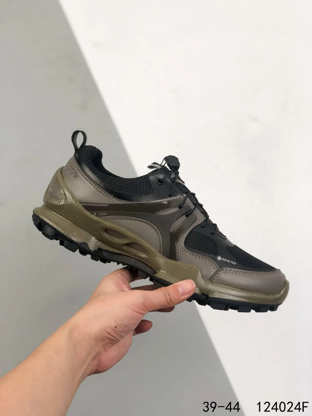 

2021 new golf shoes BOA screw buckle elastic process cowhide E-DTS hybrid outsole technology perfect foot feel vamp opening