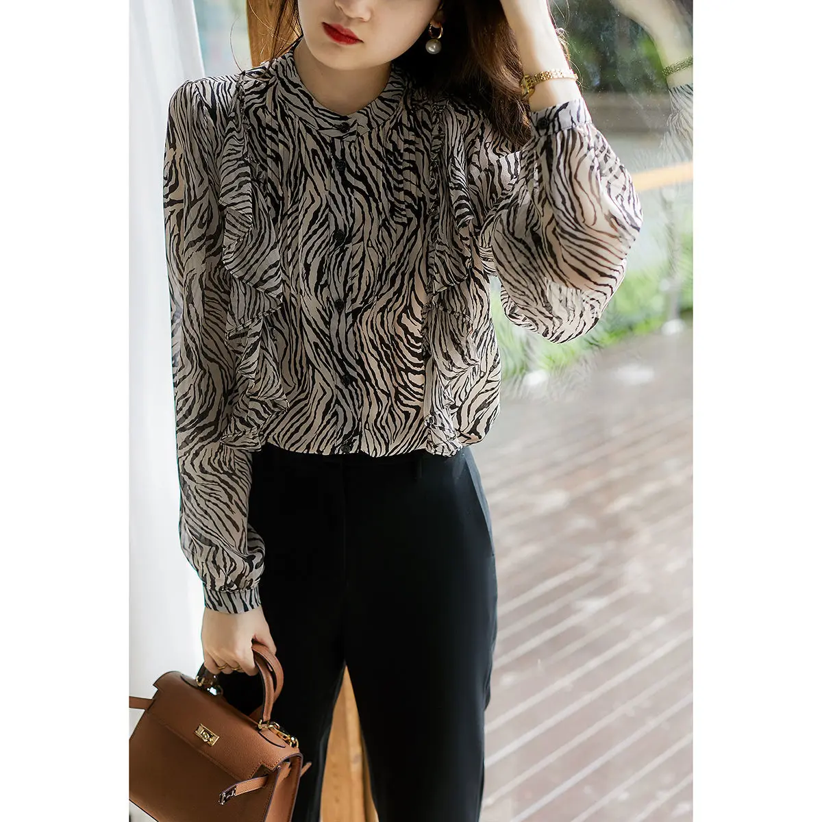 Блузка женская шифоновая демисезонная с круглым вырезом и бахромой | Женская