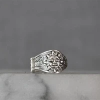 2021 new sun flower big smile face pattern womens ring fashion metal retro accessories party jewelry size 6 10