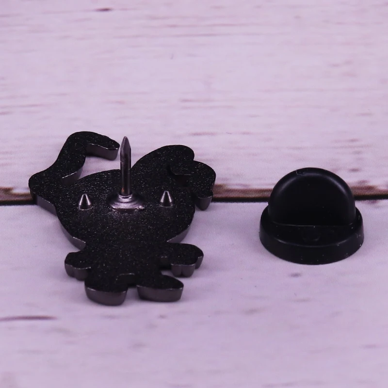 Эмалированная заколка с изображением бессердечного царства сердца|Броши| |