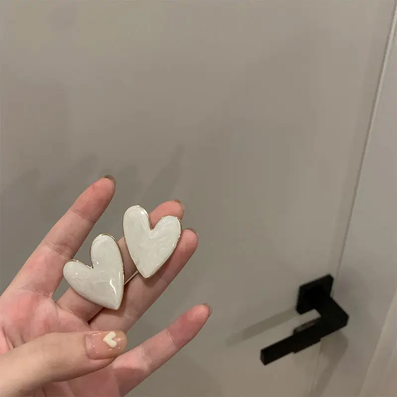 

Simple design white heart-shaped earrings ladies new fashion earrings pierced pendants big earrings gift jewelry