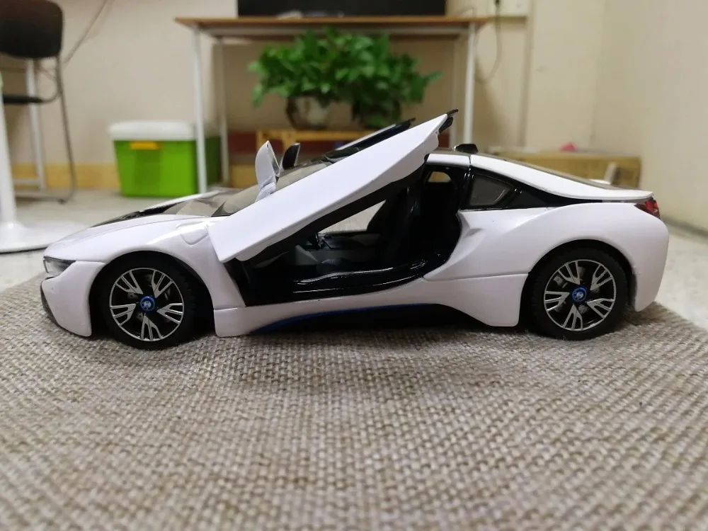 KD 1/24, Лицензированная модель автомобиля, DieCasts I8, концепция, спортивный автомобиль 19 см, без электроники, коллекция колес 3 с открывающимися дверцами