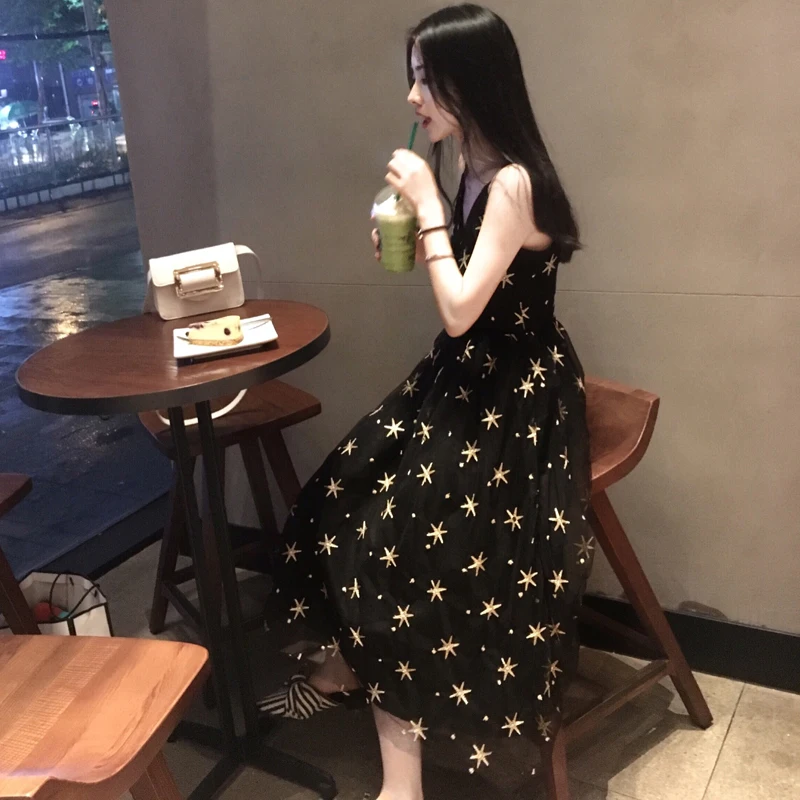 Новинка лета 2019 женское плиссированное платье на бретельках с V-образным вырезом