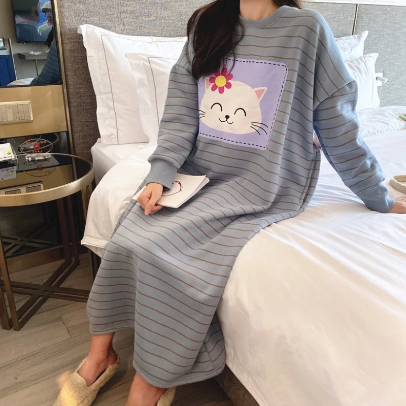 

Winter Women Nightgown Long Sleeve Thickened Plush Warm Nightgown Striped Loose Size Colorful Fashion Sweet Sleepwear