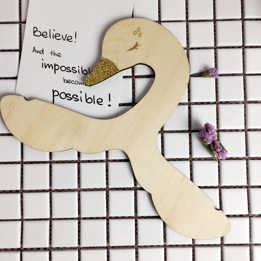 Деревянная вешалка для одежды в европейском стиле Детская картонная виде лебедя