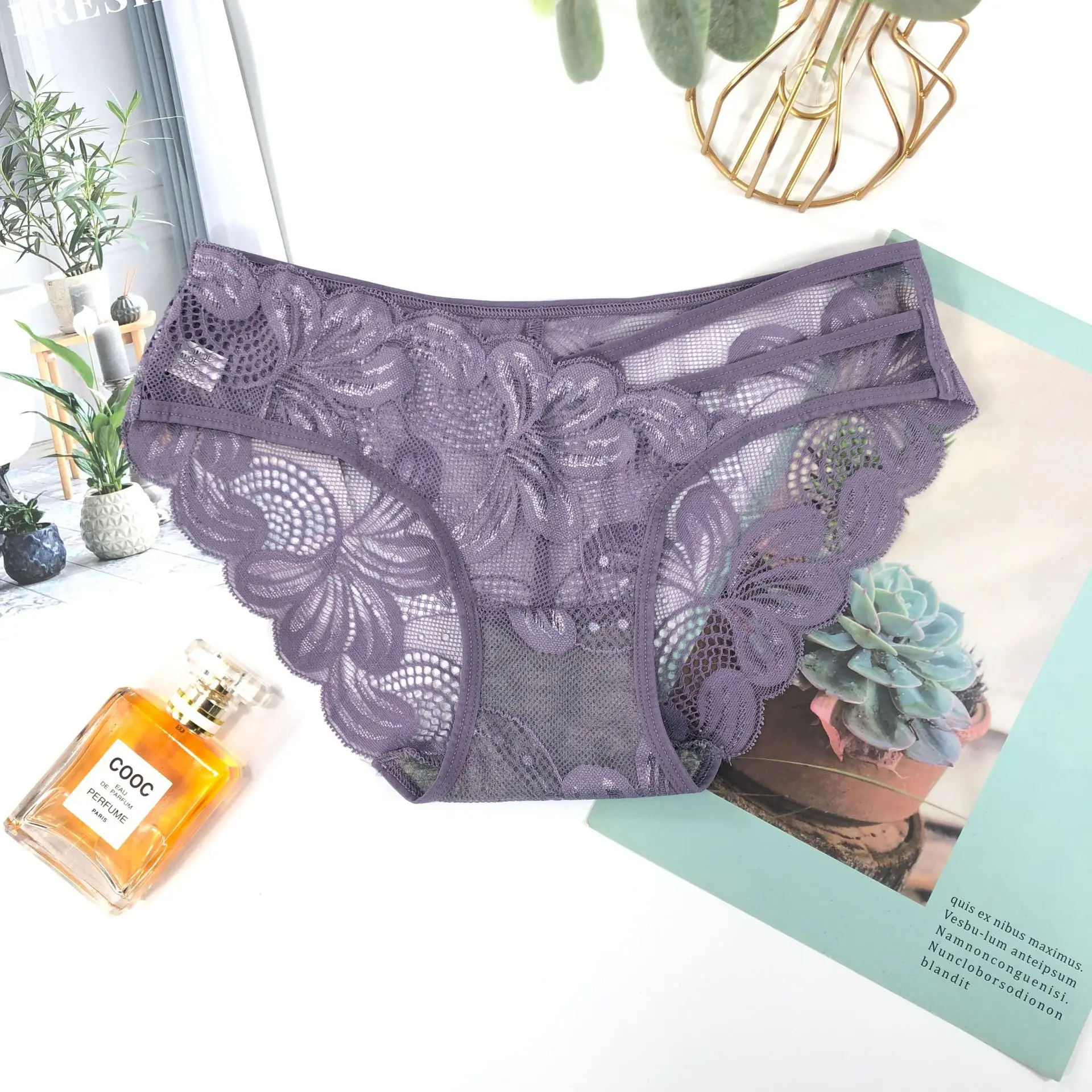 

Women's Underwear French Seamless Lace Elastic Thin Belt Hollow Lace Bag Hip Breathable and Comfortable Sexy Underwear Women