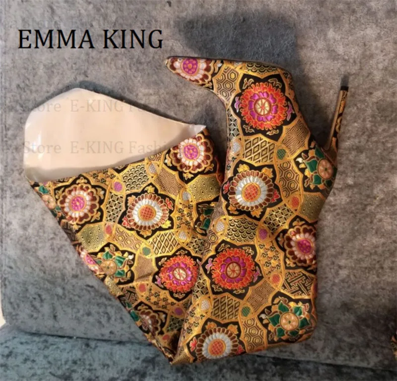 Женские сапоги с вышивкой привлекательные рыцарские острым носком на высоком