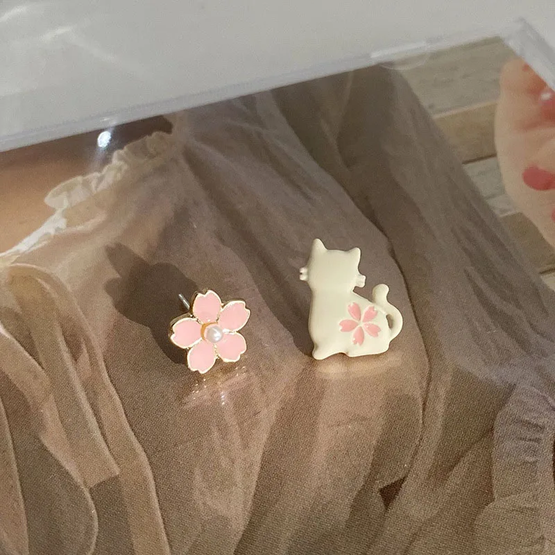 

New Fashion Flower Cute Animal Cat Stud Earrings For Women White Pink Flowers Asymmetrical Earring Party Jewelry Gifts Ear Clips