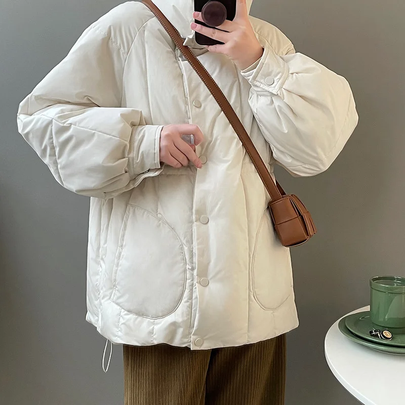 

Пуховик с воротником-стойкой и кулиской на талии, с двумя карманами и пуговицами, красный/зеленый/белый