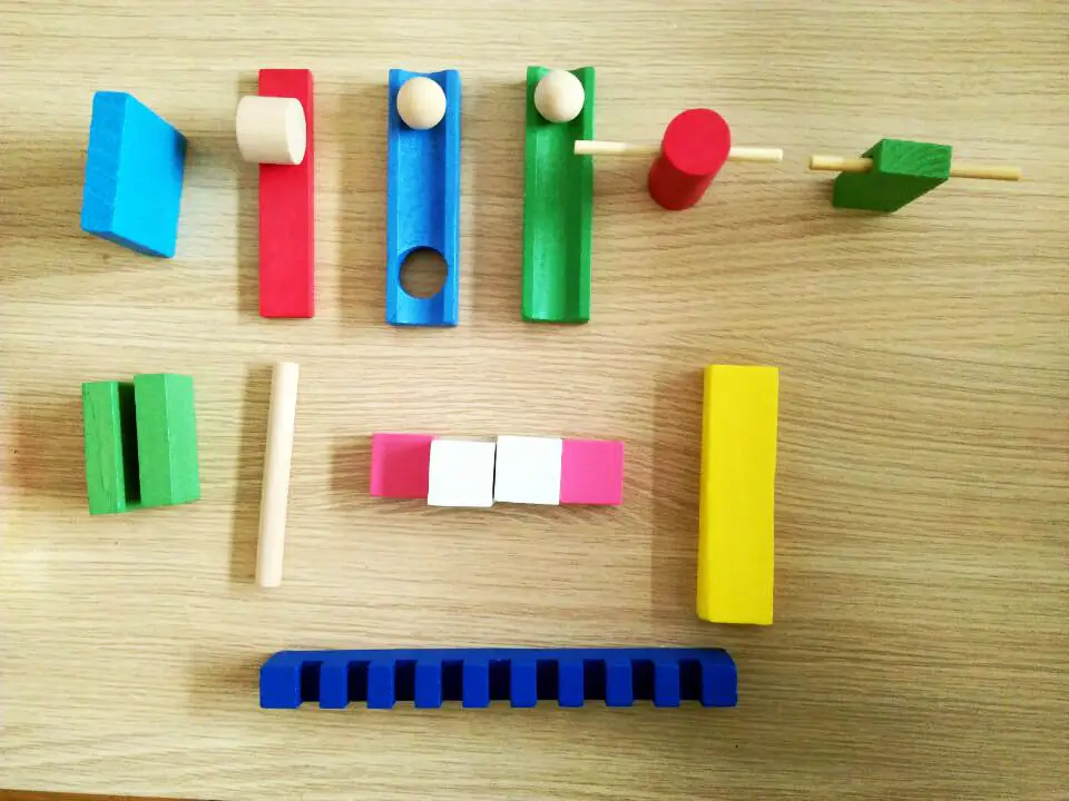 

120 Dominoes in 12 Colors Contains a set of 10 domino accessories Kids wooden Domino Building Blocks Toys Classic Montessori Toy