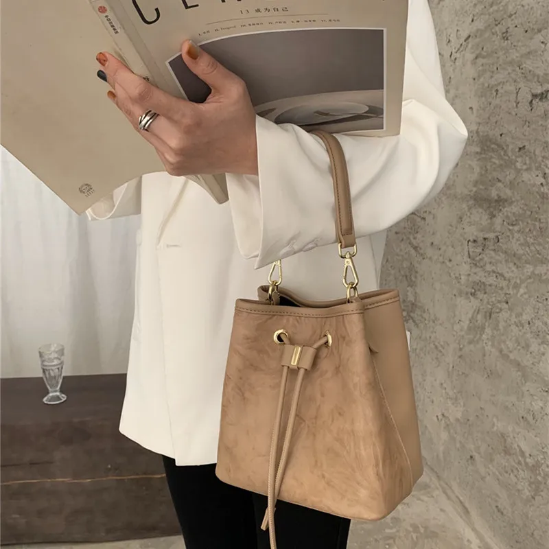 

Luxury Brand High-quality Fold Leather Fashion Drawstring Ladies Bucket Bag 2021 New Retro Commuter All-match Shoulder Bag Bolso