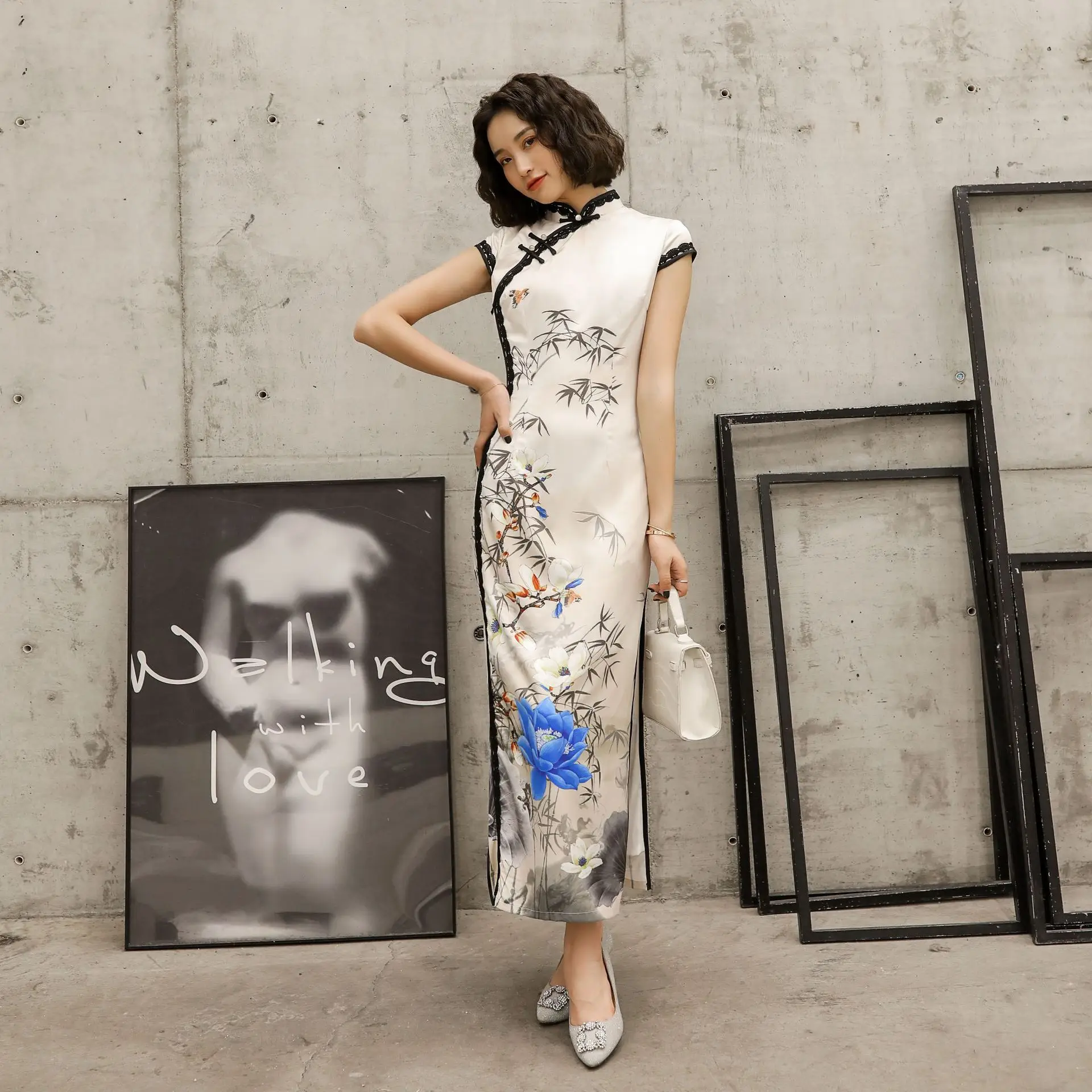 

Women Exquisite Ink Painting Print Long Qipao Elegant Mandarin Collar Chinese Dress Exquisite Lace Trim Novelty Cheongsam M-4XL