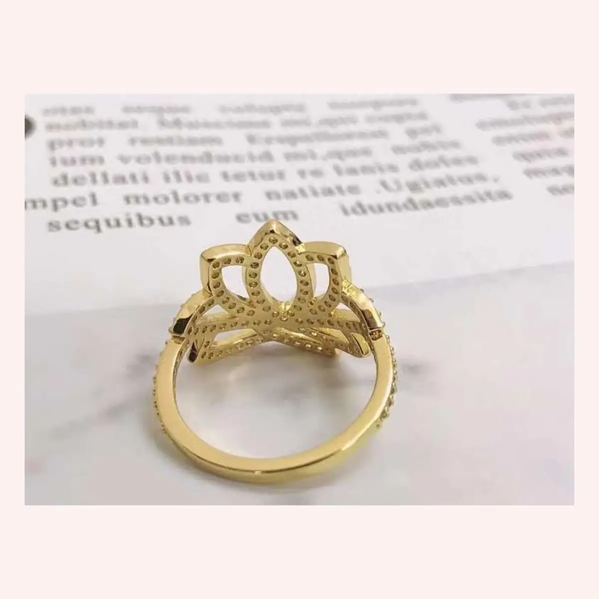 

SWA High Quality New Style. Lotus Crown Shape. Beautiful And Temperament Lady Ring Charming Fashion Jewelry