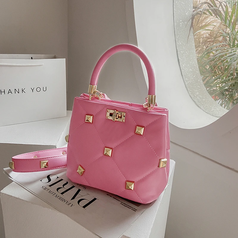 

Брендовая Ретро сумка на плечо для женщин, Сумочка через плечо из искусственной кожи, дизайнерские сумки с заклепками и котятами, клетчатые ...