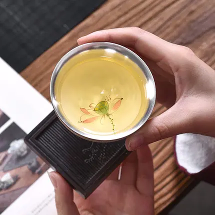 Керамическая чайная чашка ручной работы с внутренним покрытием из серебра 999