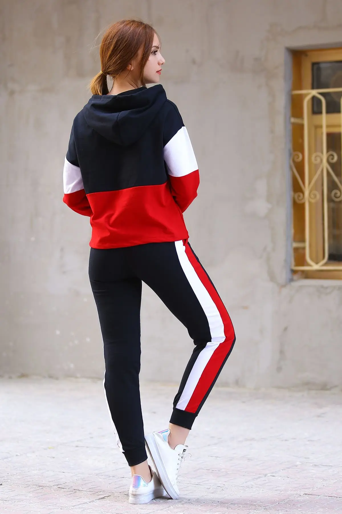 

Casual Two Piece Outfits Pullovers Hoodies and Elastic Waist Jogger Pants Spring Winter Tracksuit Woman Suit Female Sets 2021