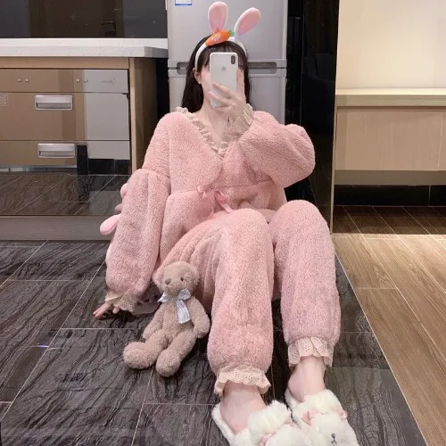 

Fashionable And Comfortable Commuter New Women's Korean Version Of The Autumn And Winter Cute Coral Fleece Pajamas Suit Wholesal