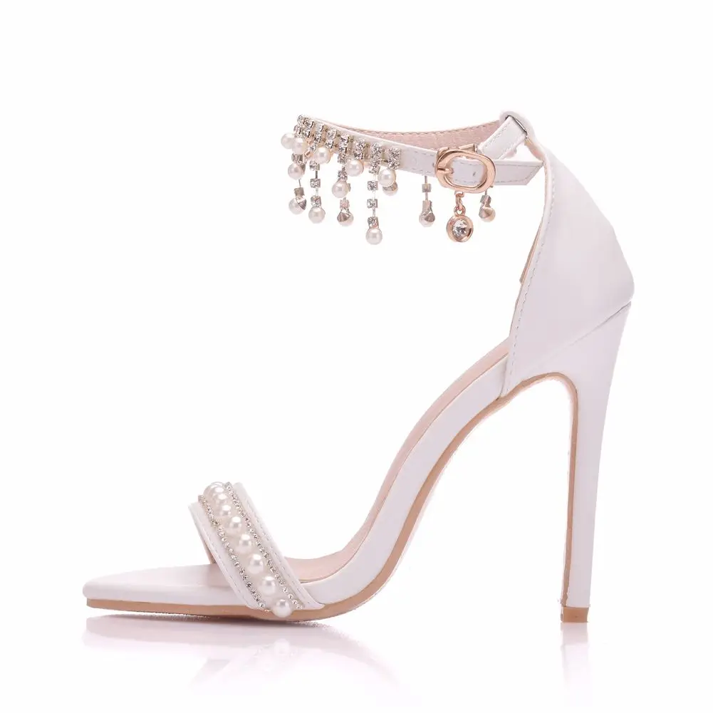Женские босоножки на тонком каблуке 11 см украшенные стразами и жемчугом вечерние