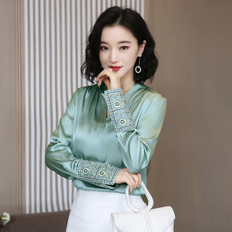 

New Korean Chic Satin Heavy Silk Women's V-Neck Shirt Long Sleeve Embroidered Mulberry Silk Fashionable And Elegant Top