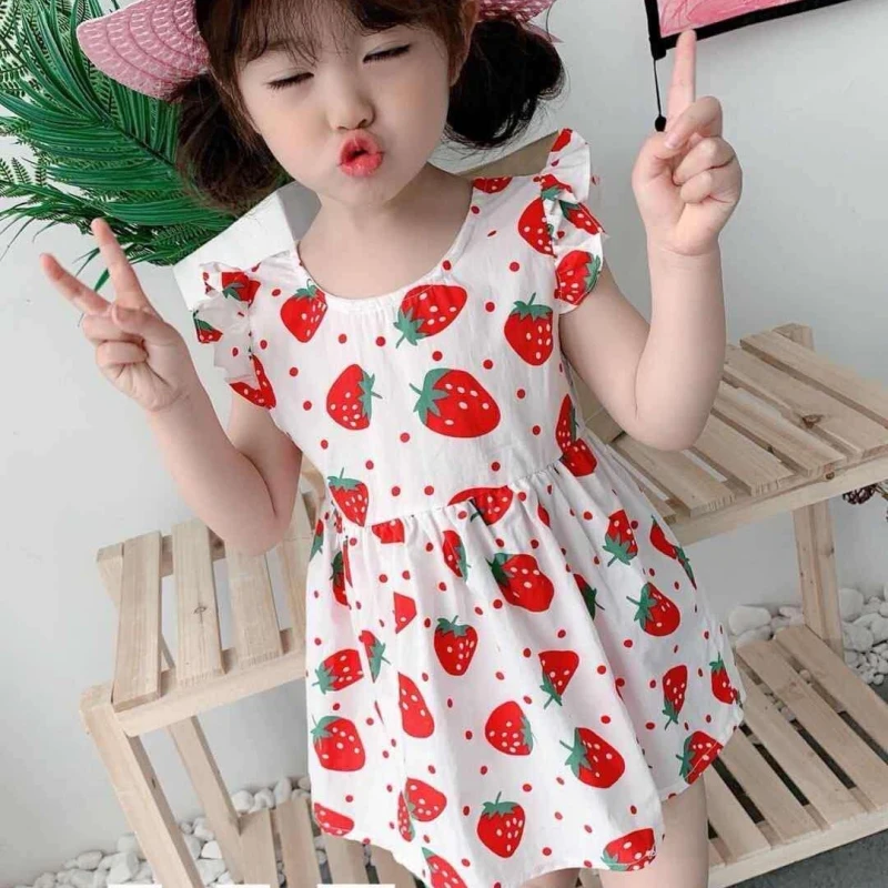 

2021 Summer Cute Little Baby Girls Cotton Dress Dress Girls Suspender Dress New Girl Sweet Strawberry Dress To Send Sun Hat