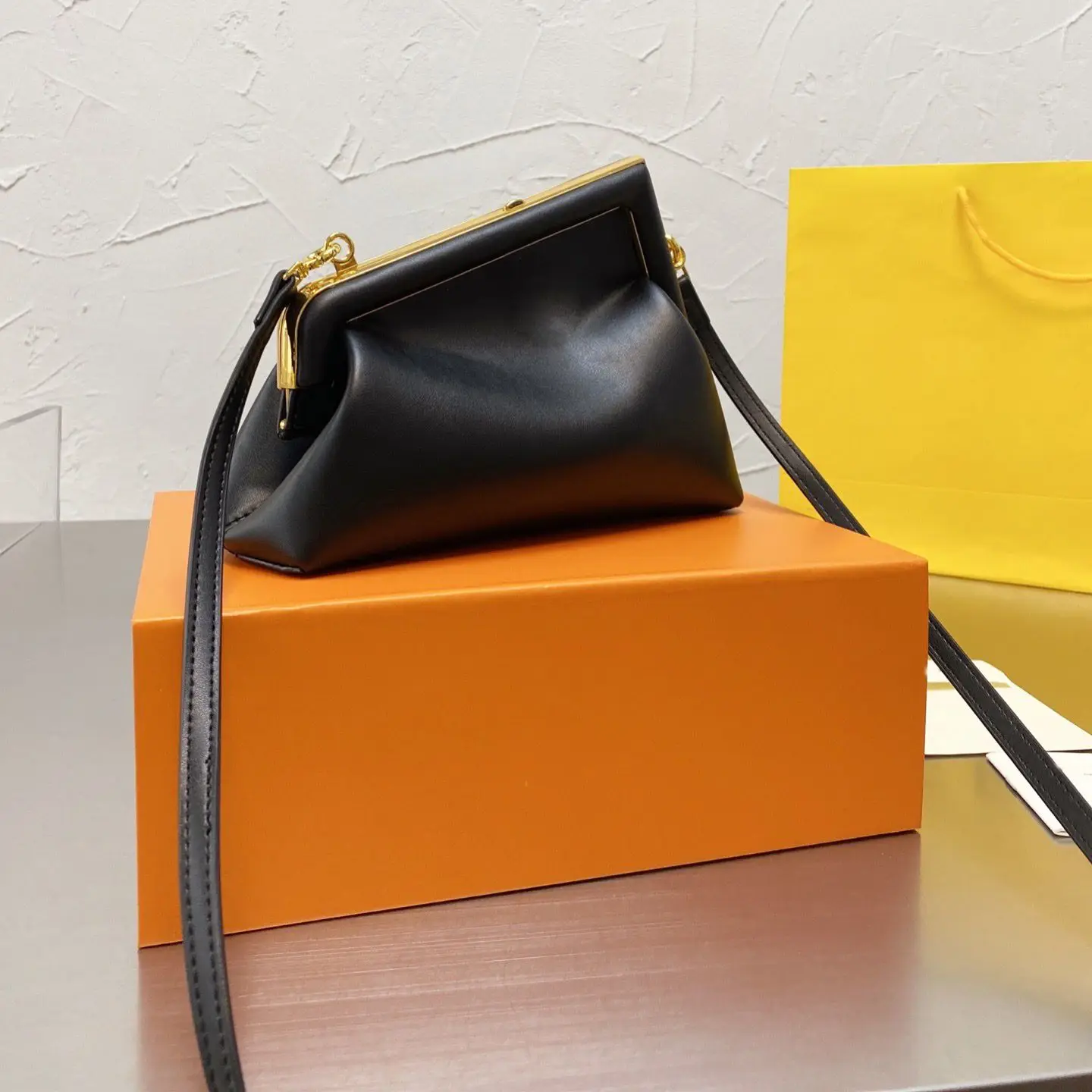 

2021 autumn and winter latest fashion casual all-match one-shoulder messenger dinner bag jewelry bag