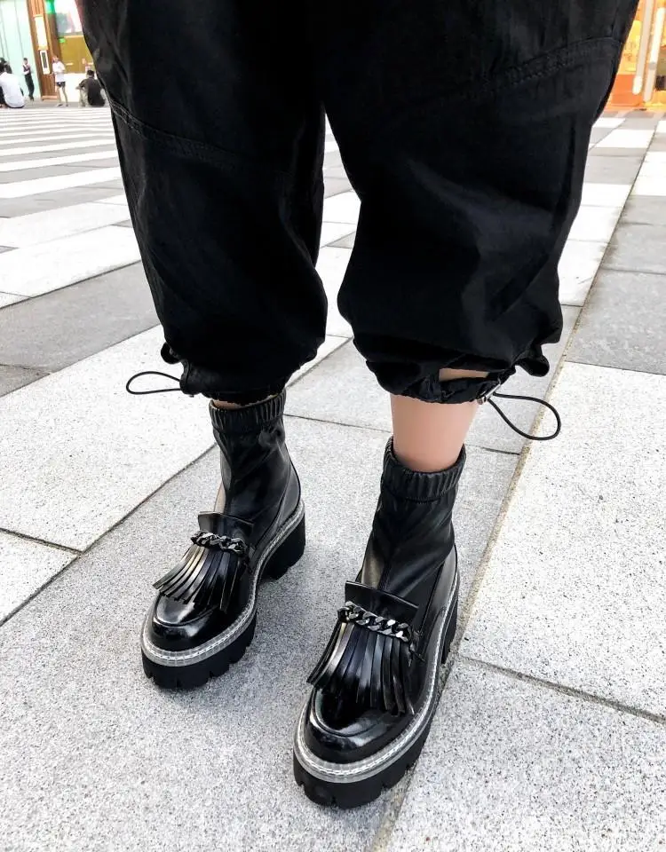 Buono Scarpe/женские ботильоны с металлическими цепочками; полуботинки с эластичными кисточками; черная обувь на платформе в стиле панк; Mujer; женские носки;