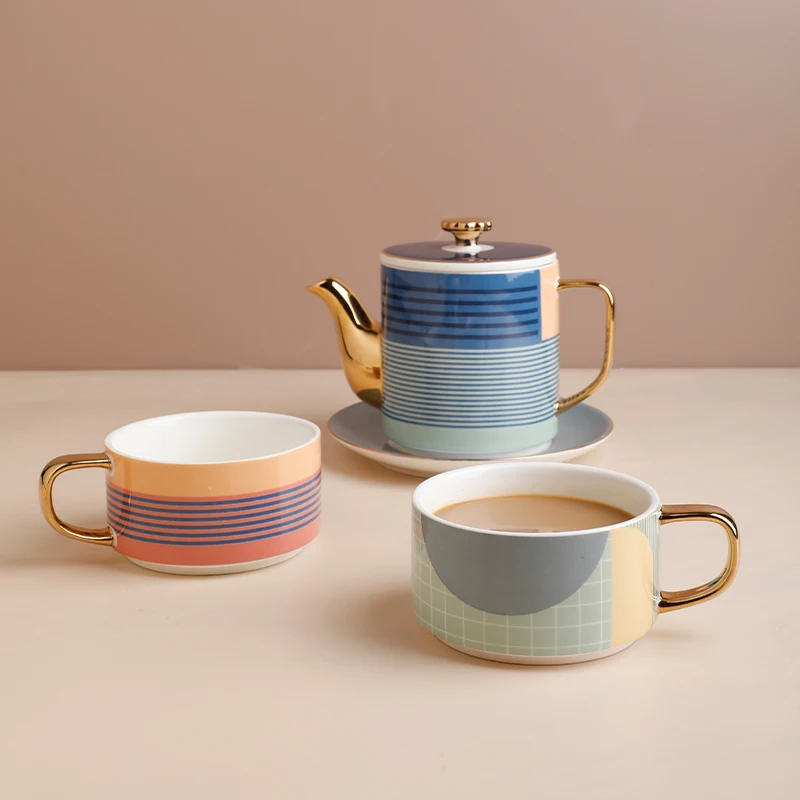 

Набор британского послеобеденного чая, роскошный горшок для матери, кофейная чашка, блюдца, керамическая посуда для напитков для двоих