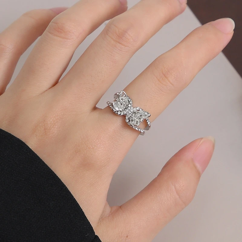 Оригинальное суперсказочное кольцо с бриллиантами в форме бабочки Открытое