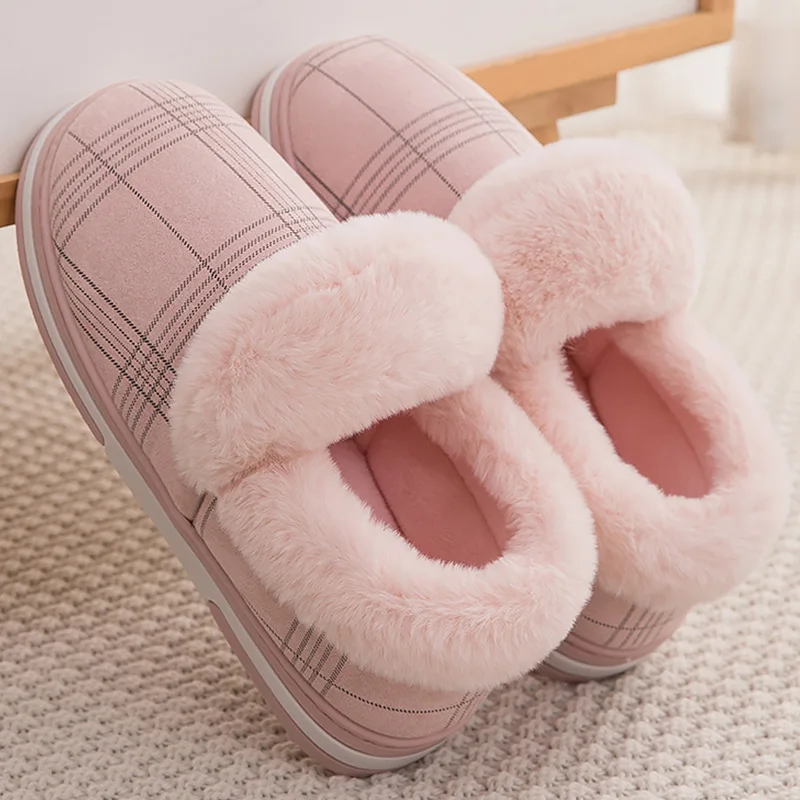 Pink Модные низкие зимние тапочки; женские удобные домашние тапочки из термопластичной резины; женская замшевая домашняя обувь в мелкую клетку; большие размеры 43-45 - Цвет: Pink