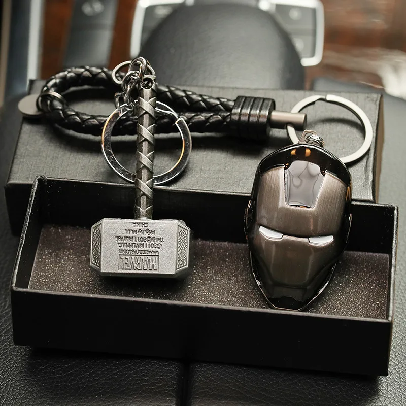 

Marvel series Avengers gift box keychain US team shield Thor Warhammer car keychain set