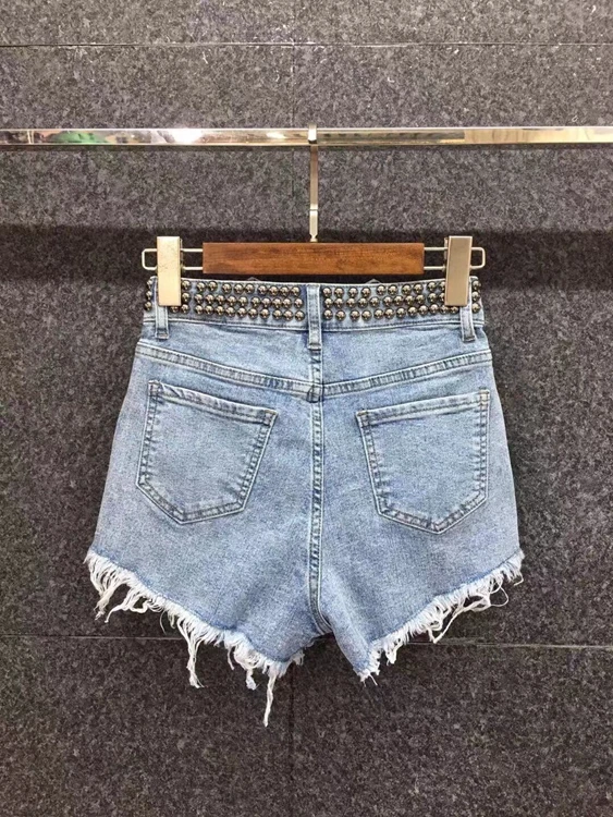 

2021 spring new women's rivet chain decoration casual all-match denim shorts 305