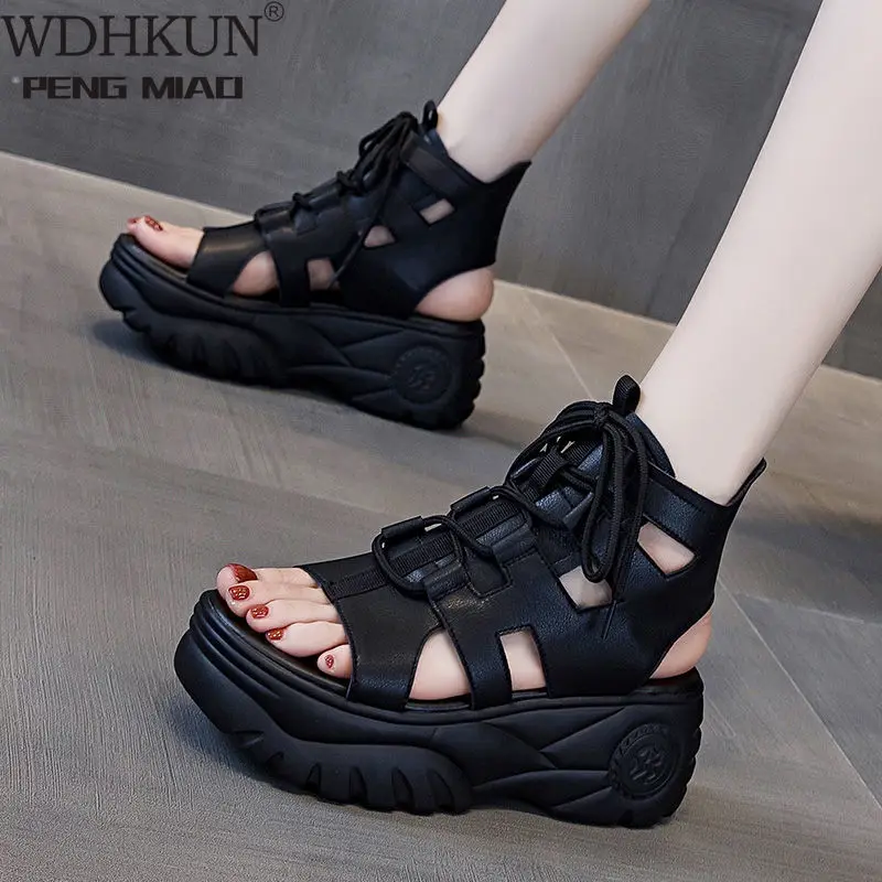 

Женские шлепанцы с перекрестной шнуровкой, летние сандалии на плоской подошве, римские пляжные тапочки, черные Нескользящие Шлепанцы из ЭВ...