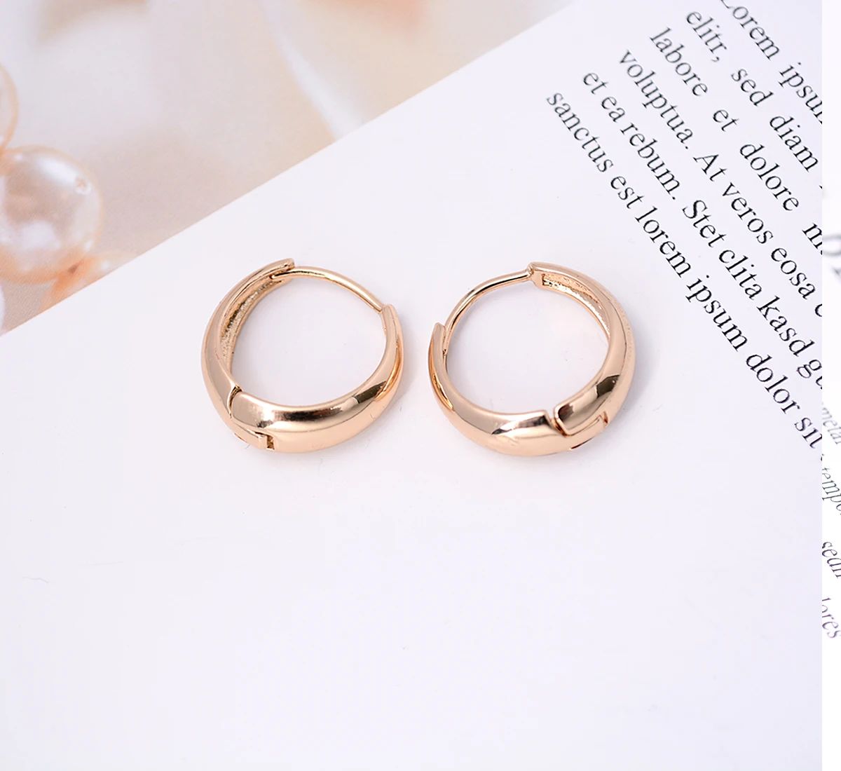 Высококачественные гладкие серьги кольца Huggie из розового золота с высокой
