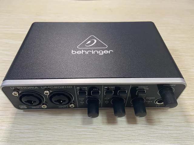 BEHRINGER UMC202HD/UMC204HD/UMC404HD Microphone Amplifier