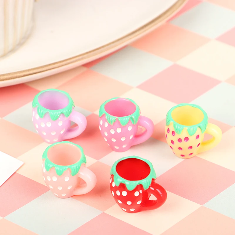 

2pcs Mini Resin Strawberry Water Cup 1:12 Dollhouse Miniature Fairy Garden Decors Gift for Children