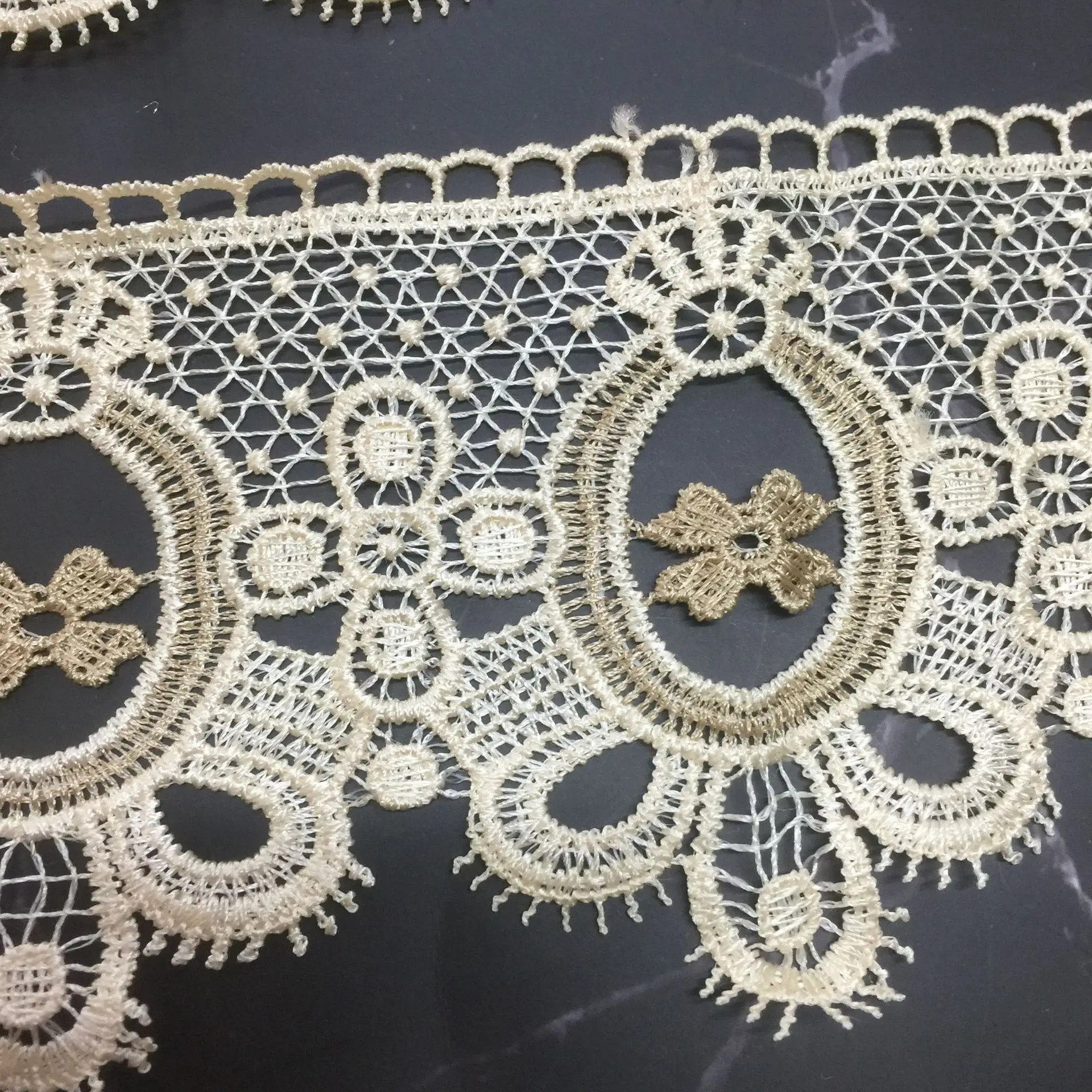 

15 yards 4cm/11cm Water Soluble Color Lace Trim Embroidery Polyester Lace DIY Lace Fabric Clothing Accessories