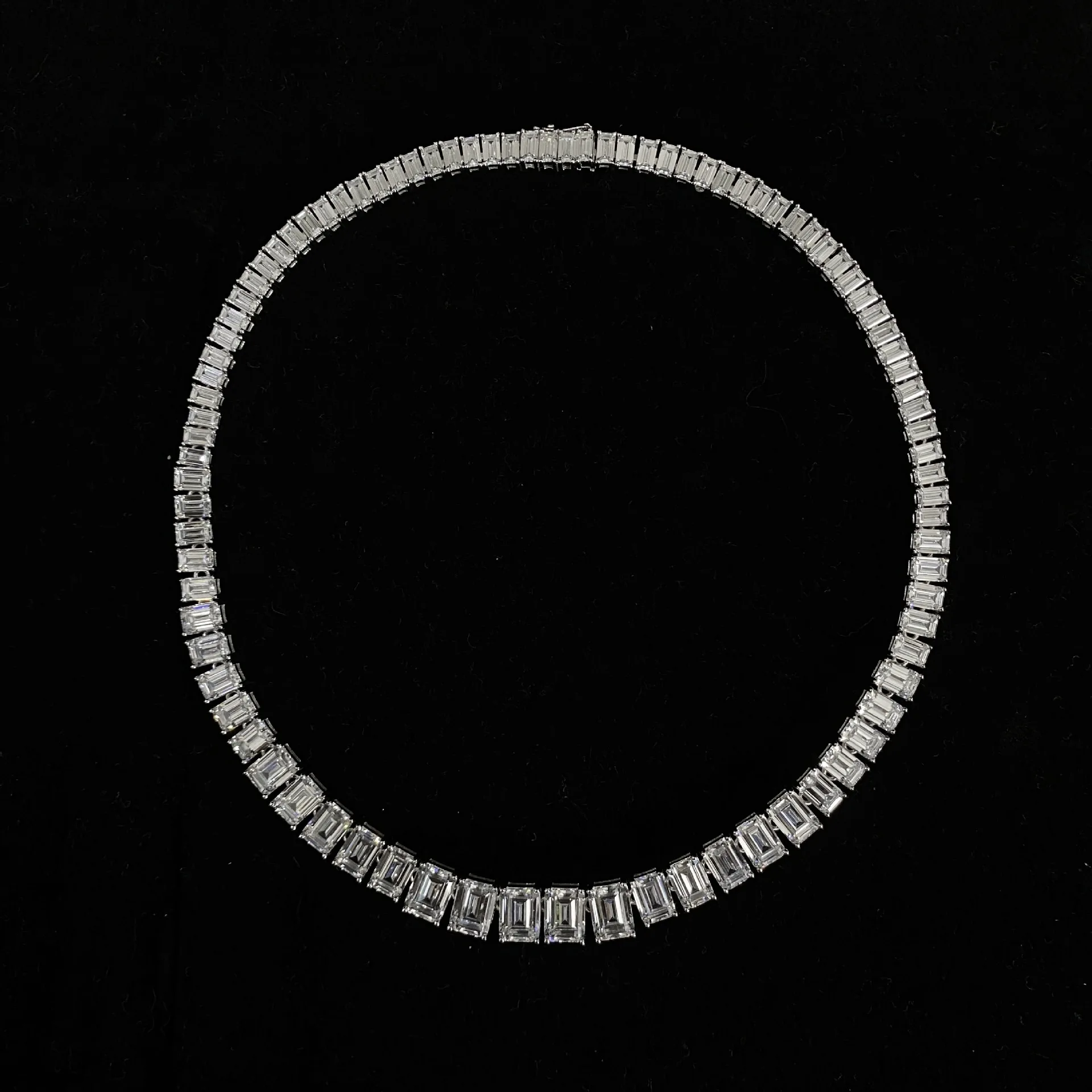 ????? Shipeiヴィンテージ100% 925スターリングシルバーエメラルドカットモアッサナイトダイヤモンドリング婚約女性チェーンネックレスファインジュエリーギフト