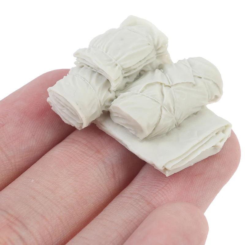 

New 1:35 Resin Models Soldiers Sand Table Scenery Layout Modern Military Canvas Bag 3.2 x 3cm