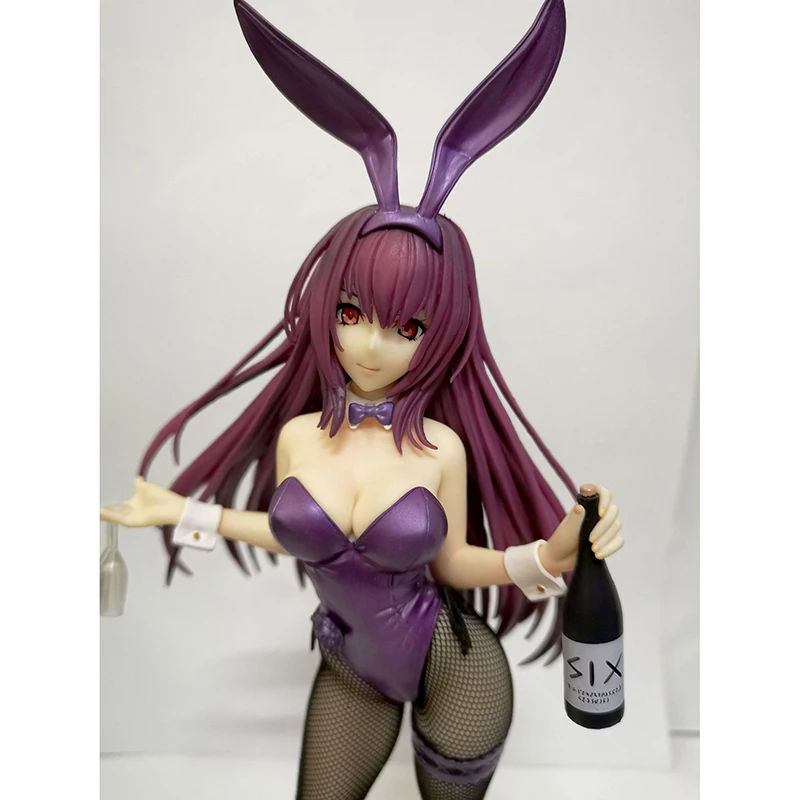 

Новый тренд анимации, человеческие игрушки ручной работы в коробке, искусственные игрушки, подарки, кролик скаха, красивая девушка, стоя postu