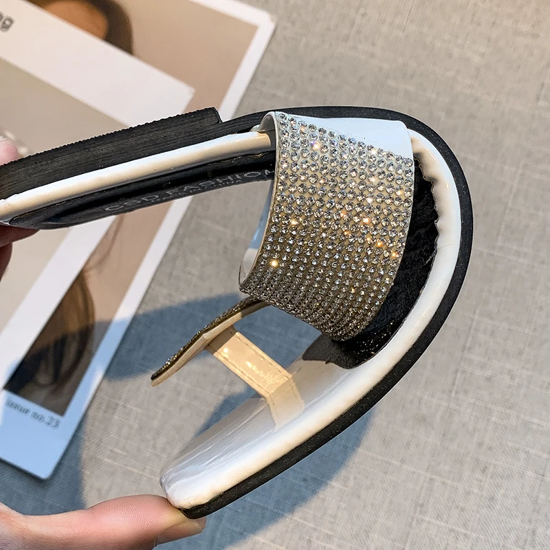

Square Head Clip Toe Summer Beach Flip Flops Female Soft Sole Rhinestone Slides Dropshipping Flat Heels Crystal Women Slippers