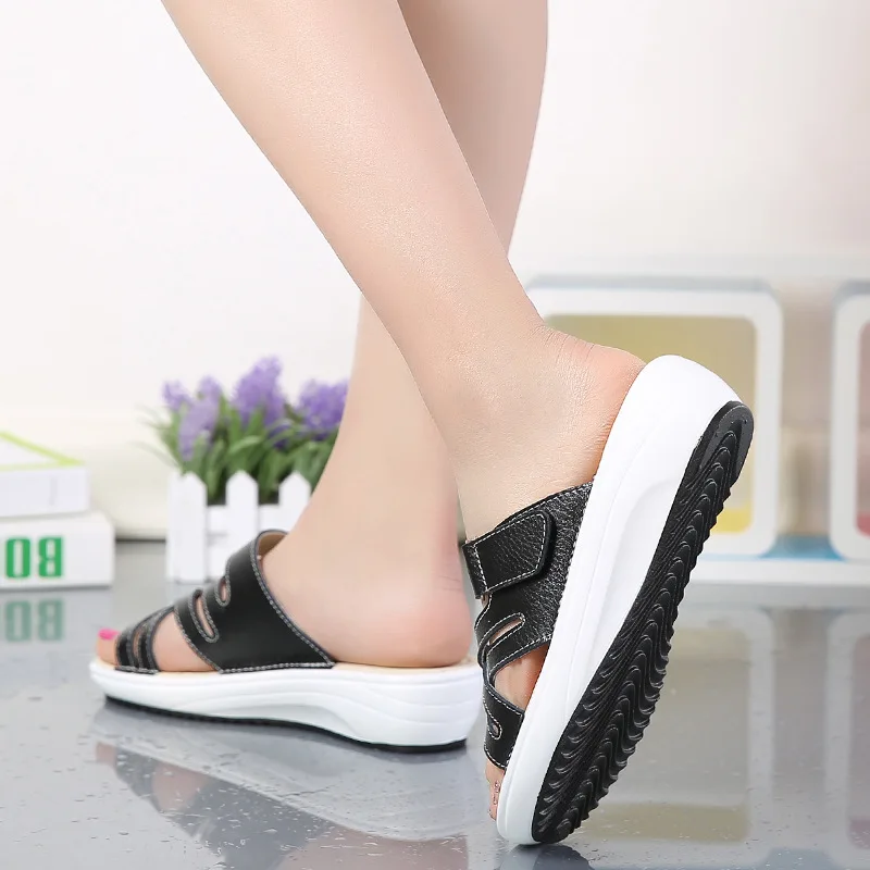 Женские кожаные сандалии на плоской подошве с открытым носком танкетке летние