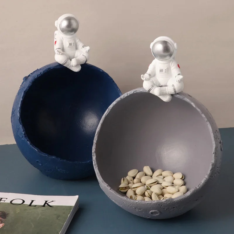 

Creative Resin Fruit Tray Astronaut Decoration Key Sundries Storage Box Candy Snack Tray Living Room Home Desktop Decorations