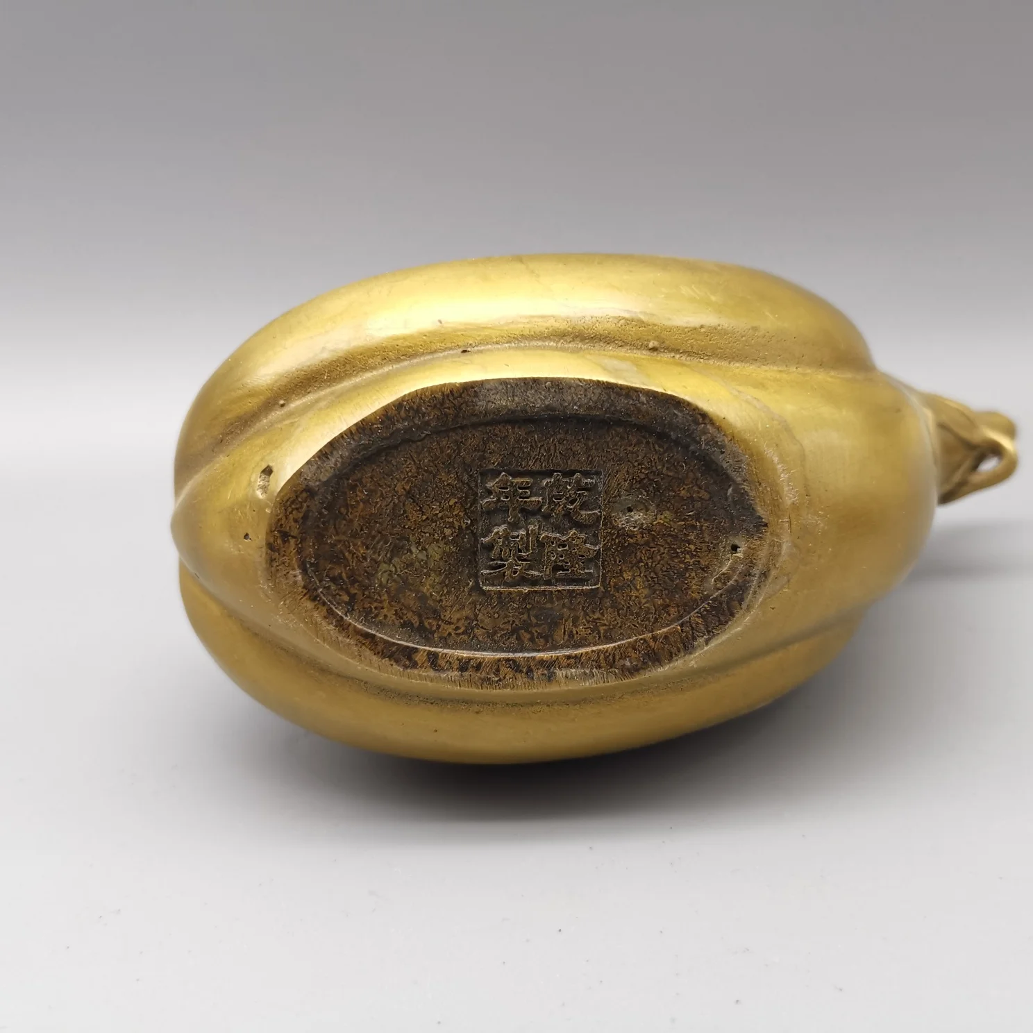 

Creative handmade pure brass ancient eggplant modeling crafts desk ornaments carving hip flask, teapot, kettle, Tibet portable